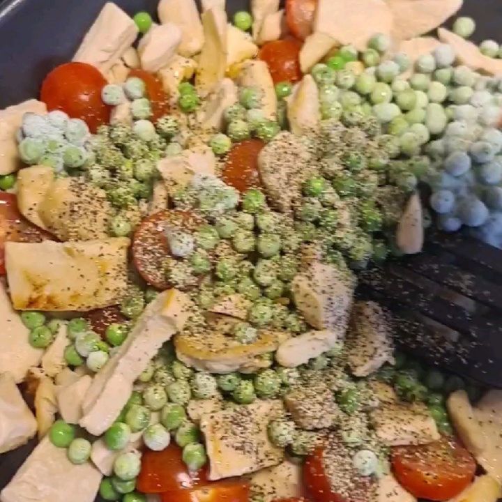 Creamy Vegan Pasta with Vegan Chicken