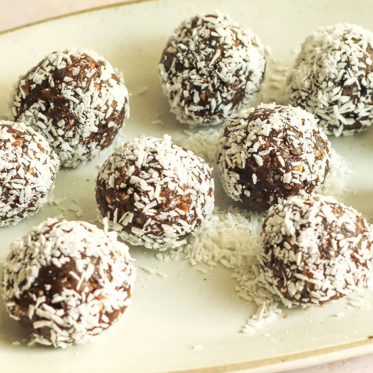 Chocolate-Date Energy Balls