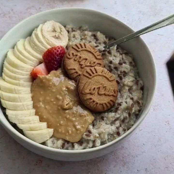 Biscoff-Inspired Oatmeal Breakfast