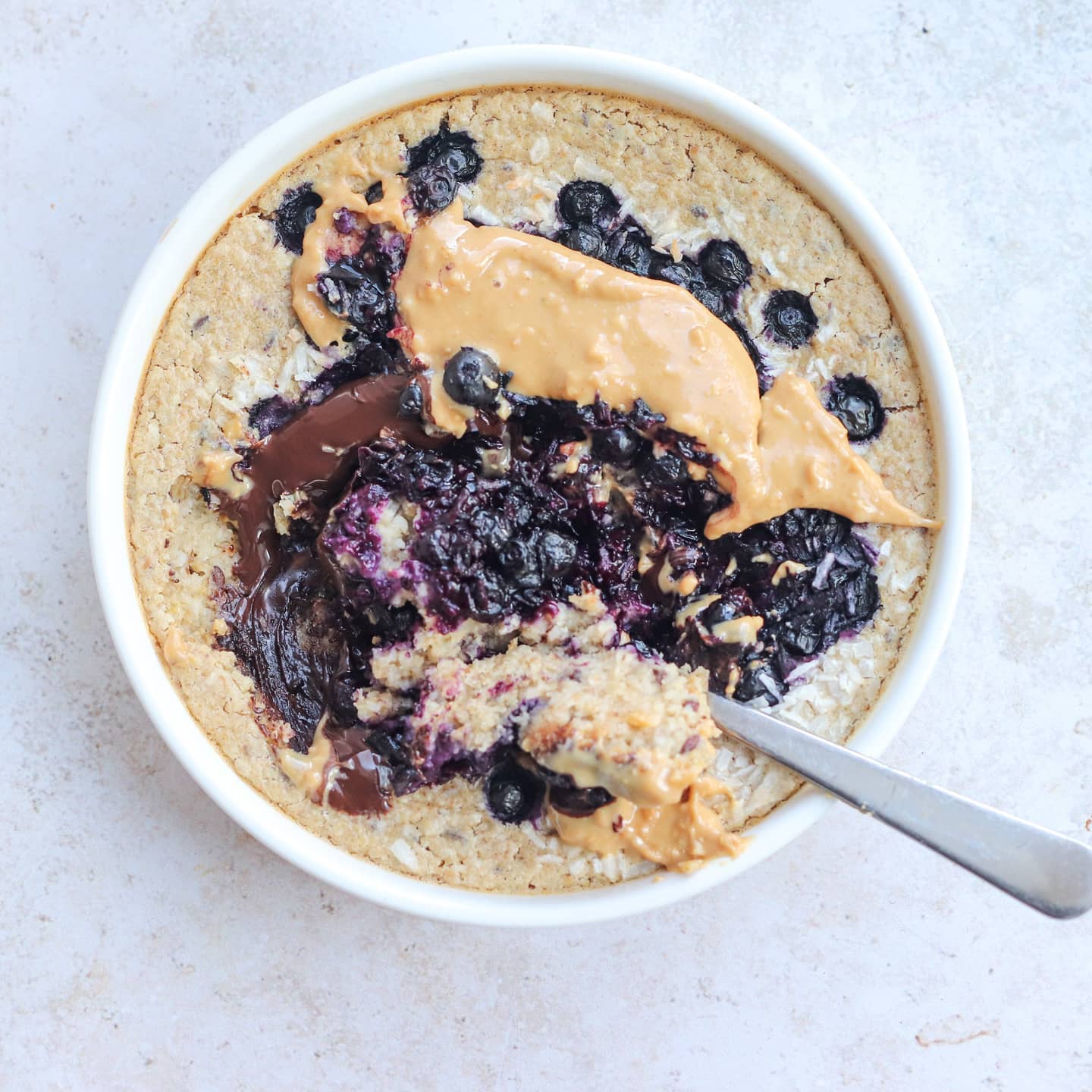 Pb-Blueberry Baked Oats (Banana-Less Recipe)