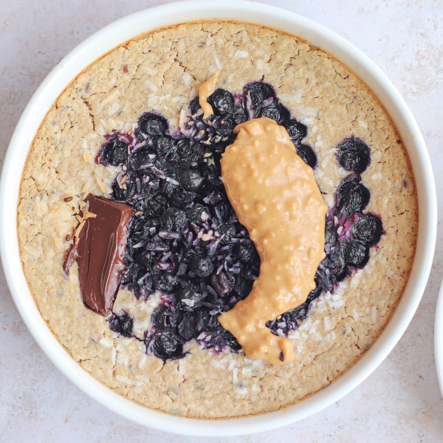 Pb-Blueberry Baked Oats (Banana-Less Recipe)