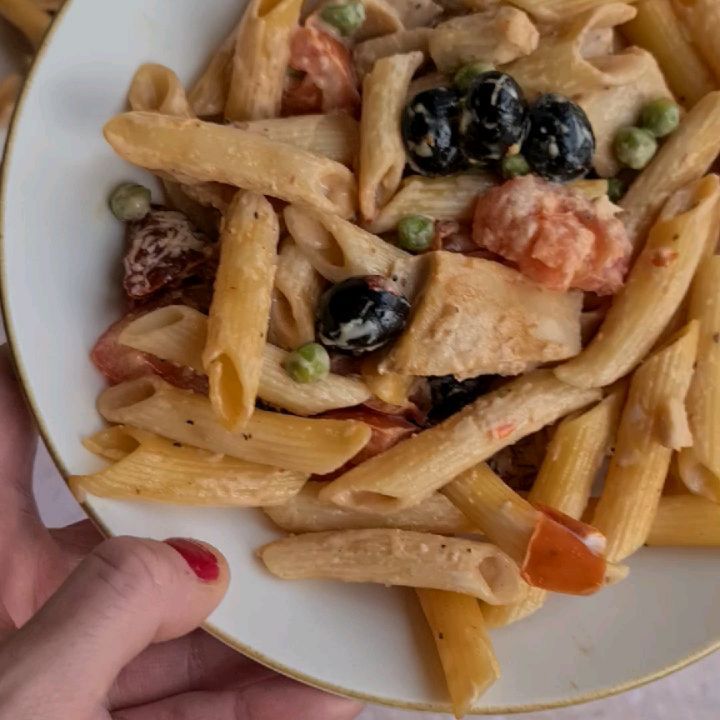 Creamy Vegan Chicken and Sundried Tomato Pasta