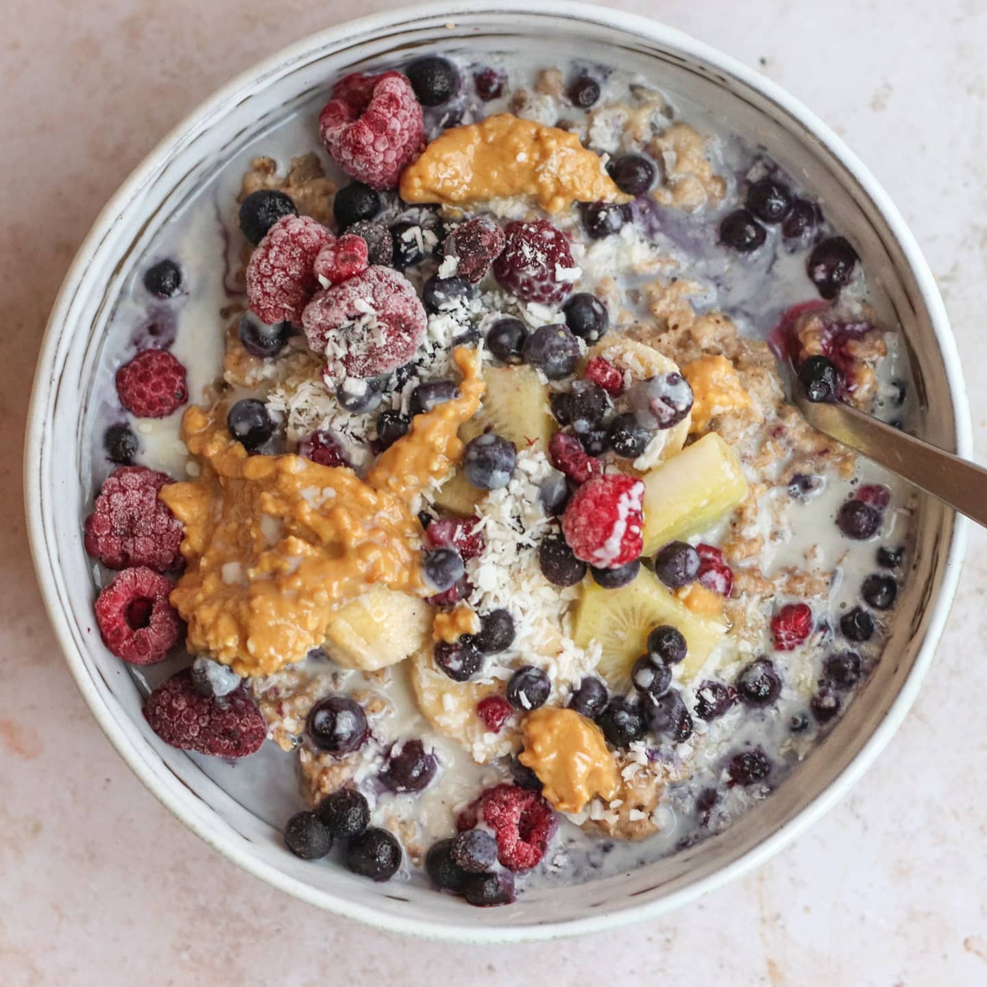 Vanilla Cinnamon Oatmeal Bowl with Fruits