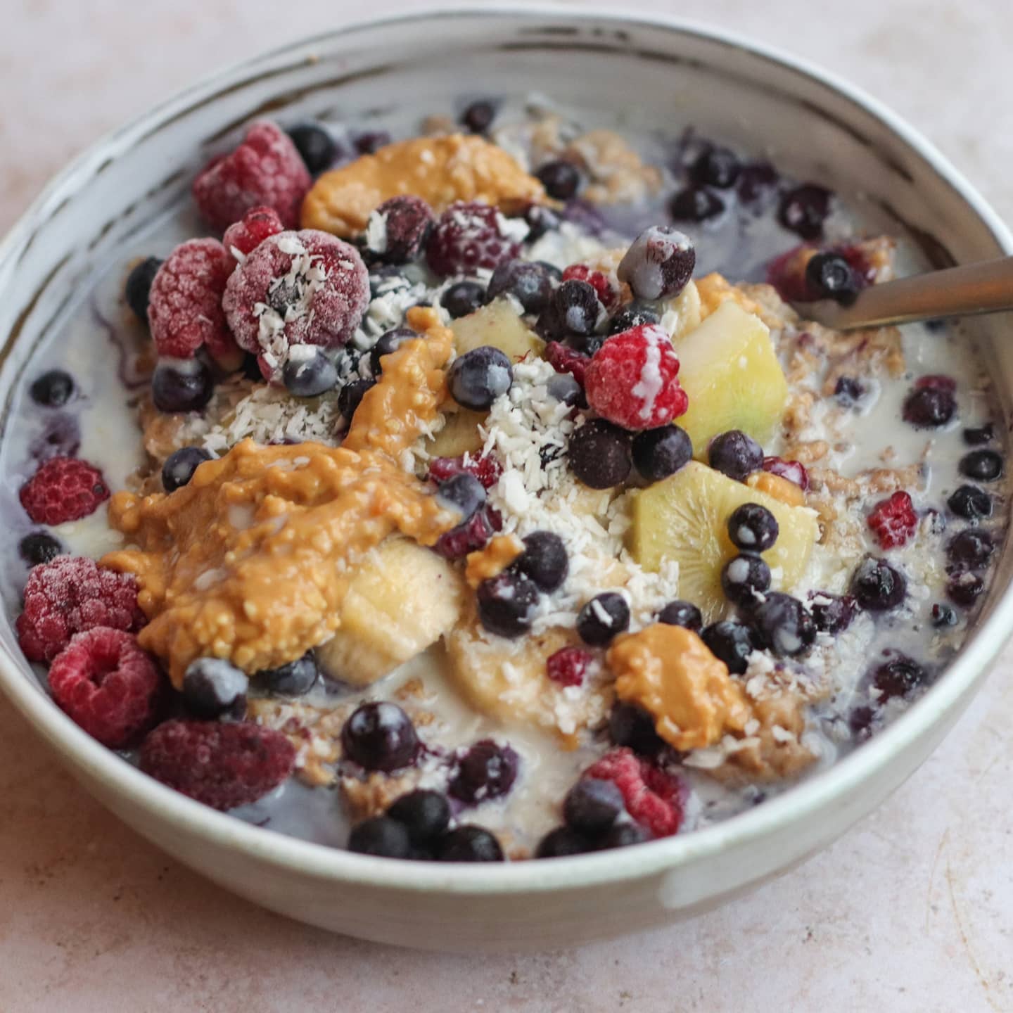 Vanilla Cinnamon Oatmeal Bowl with Fruits