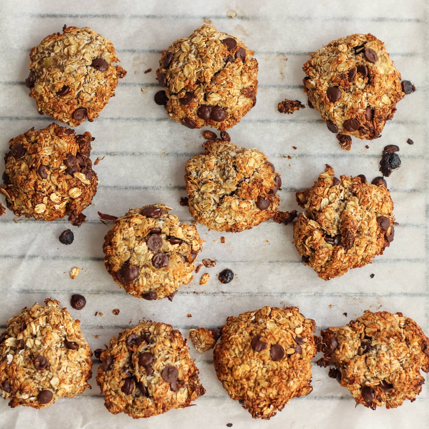 Oatmeal Banana Cookies with Chocolate and Spices