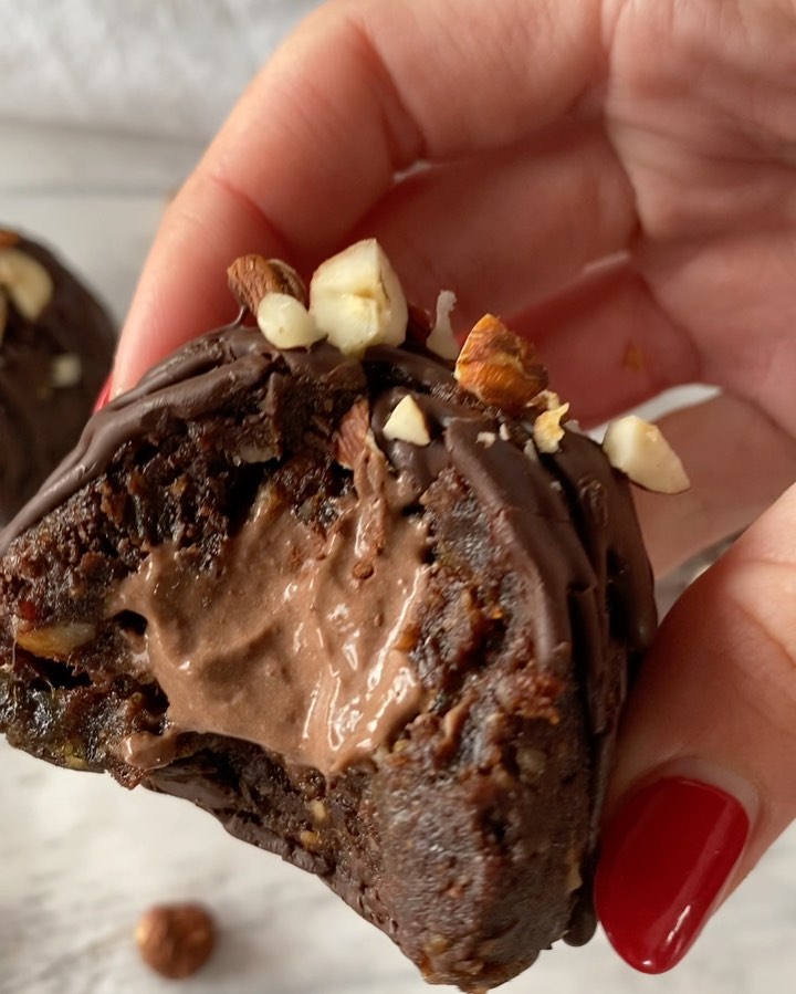 No-Bake Chocolate Hazelnut Energy Bombs