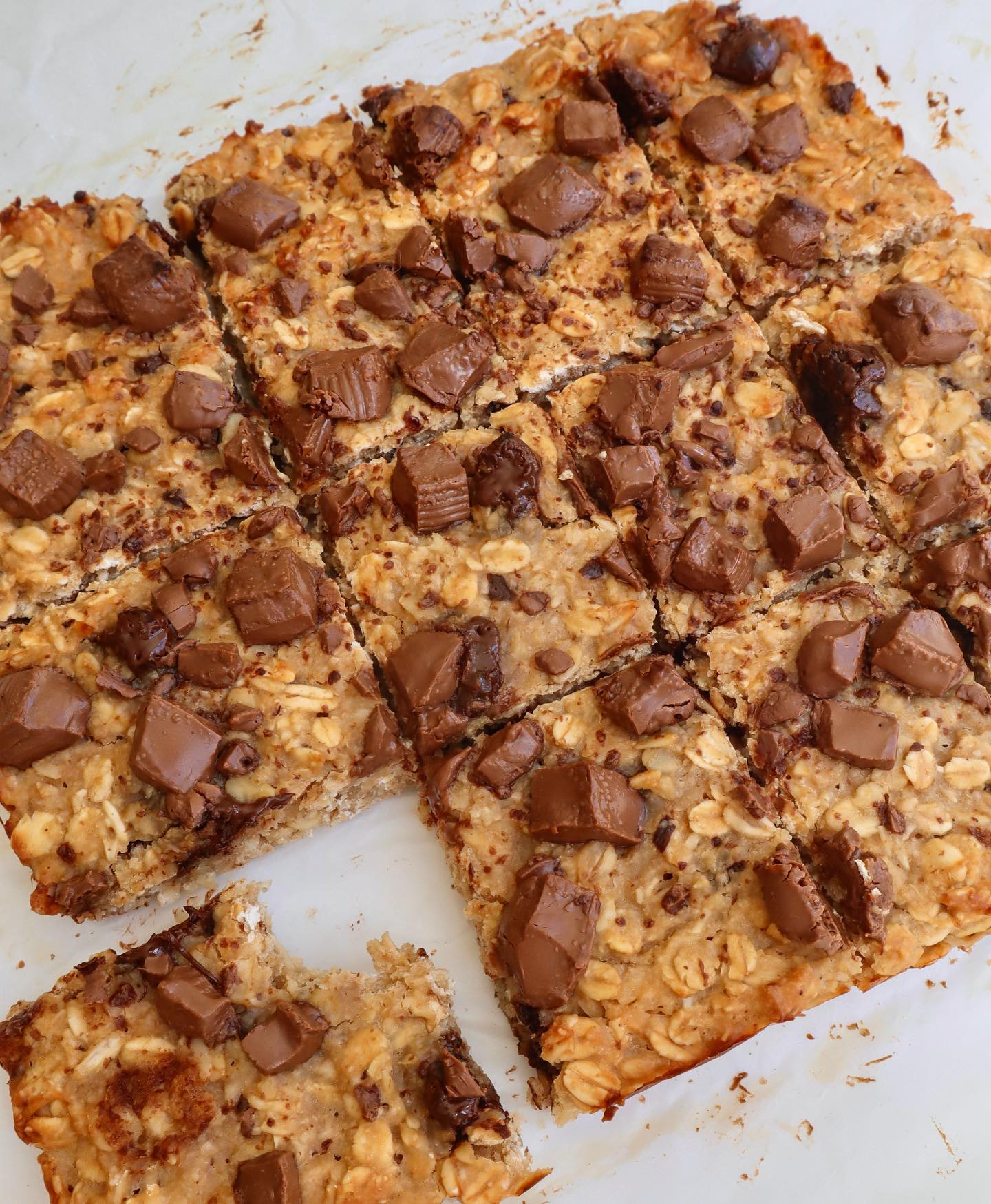 Choc Chunk Baked Oat Slice