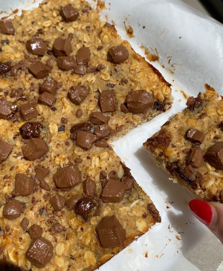 Choc Chunk Baked Oat Slice