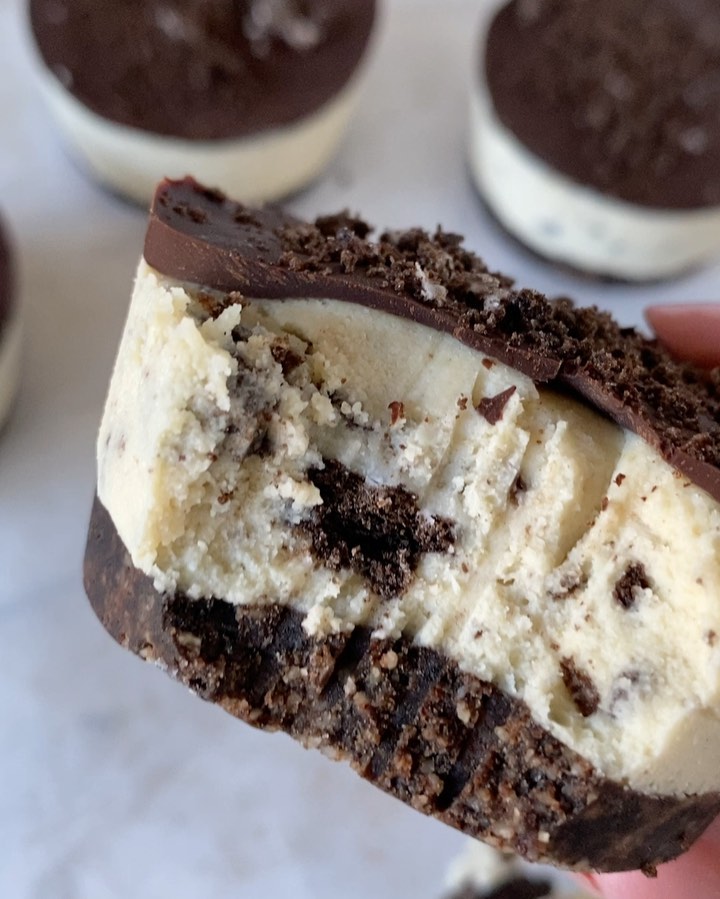 Vegan Oreo Cheesecake Cups