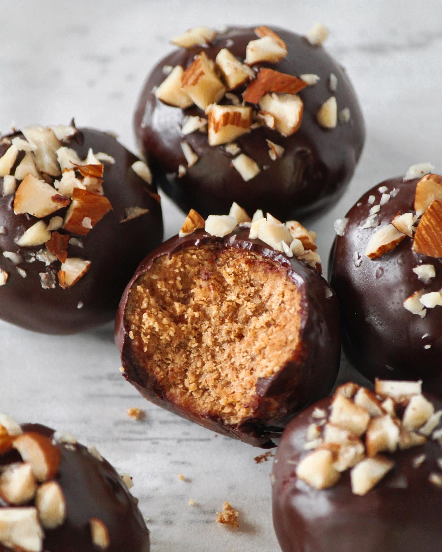 Easy Vegan Protein Almond Truffles