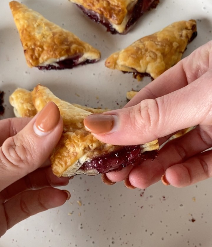 Easy Baked Blueberry Pastry Puffs