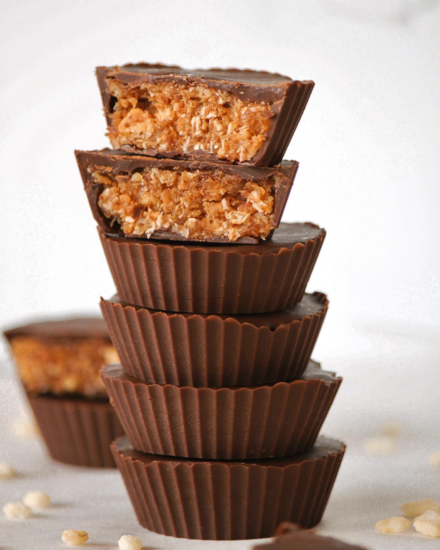 Almond Crispy Cups