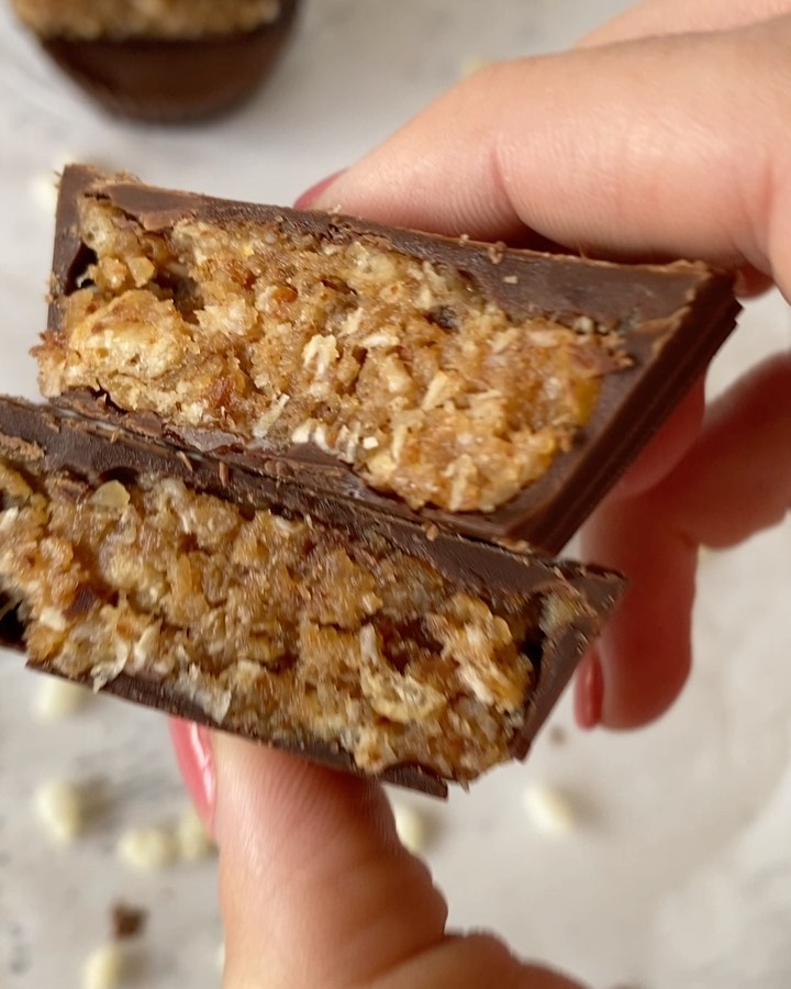 Almond Crispy Cups