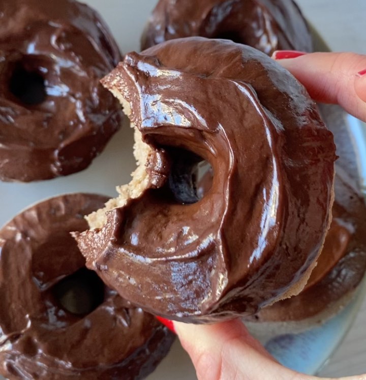 4-Ingredient Chocolate Protein Donuts