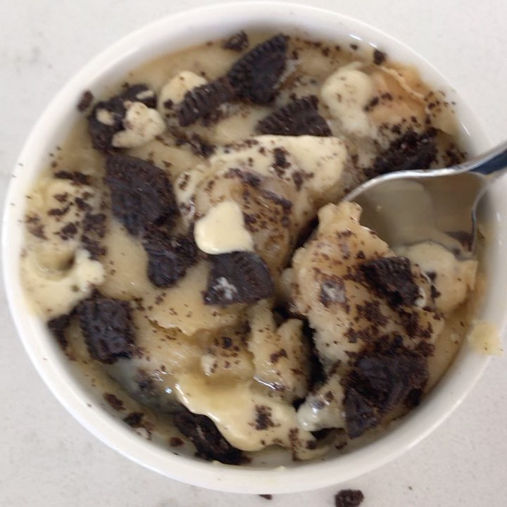 Single Serve Cookies and Cream Baked Oats