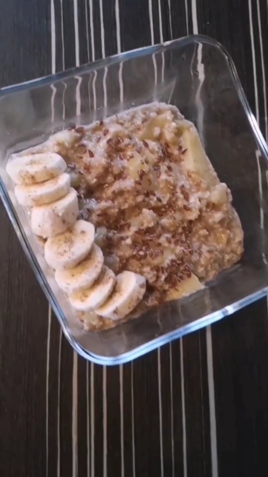 Vegan Apple Cinnamon Oatmeal