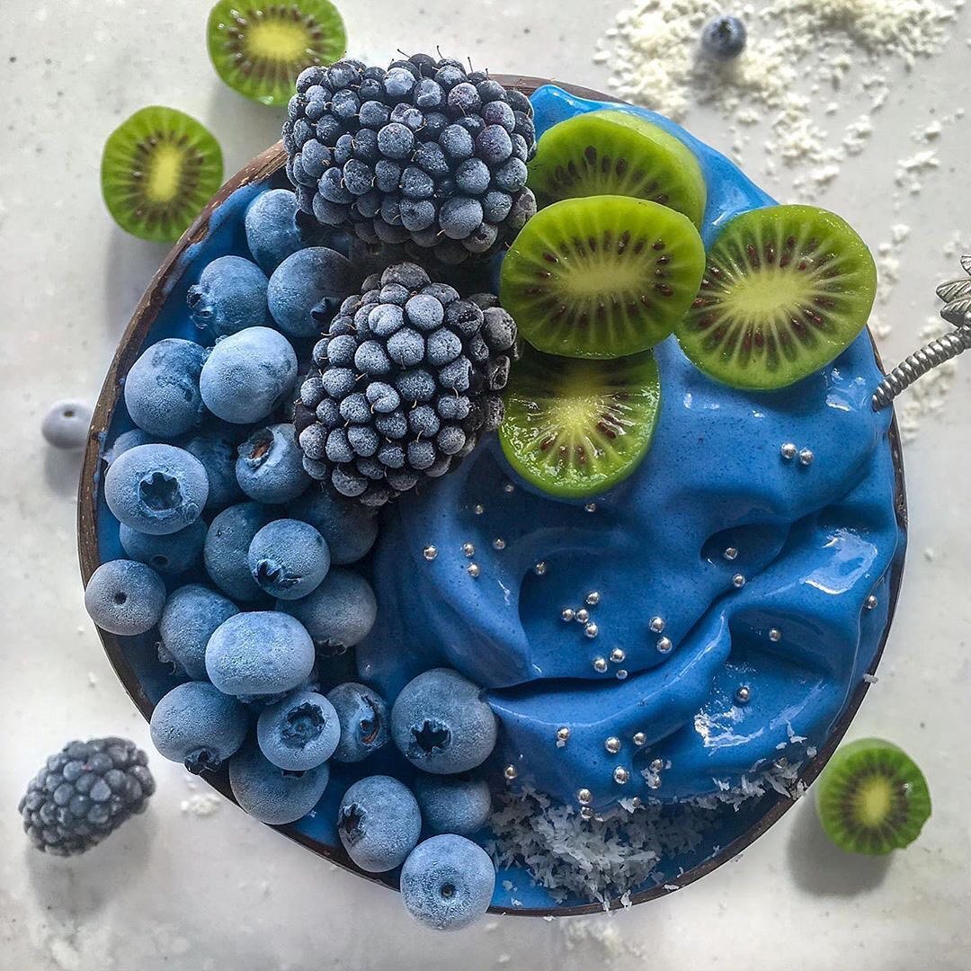 Blue Spirulina Banana Smoothie Bowl