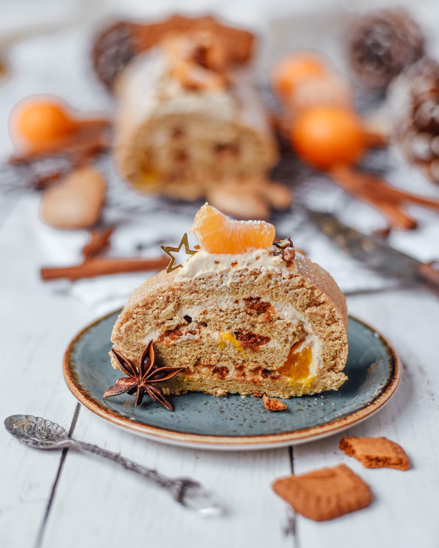 Fluffy Gingerbread Mandarine Swiss Roll