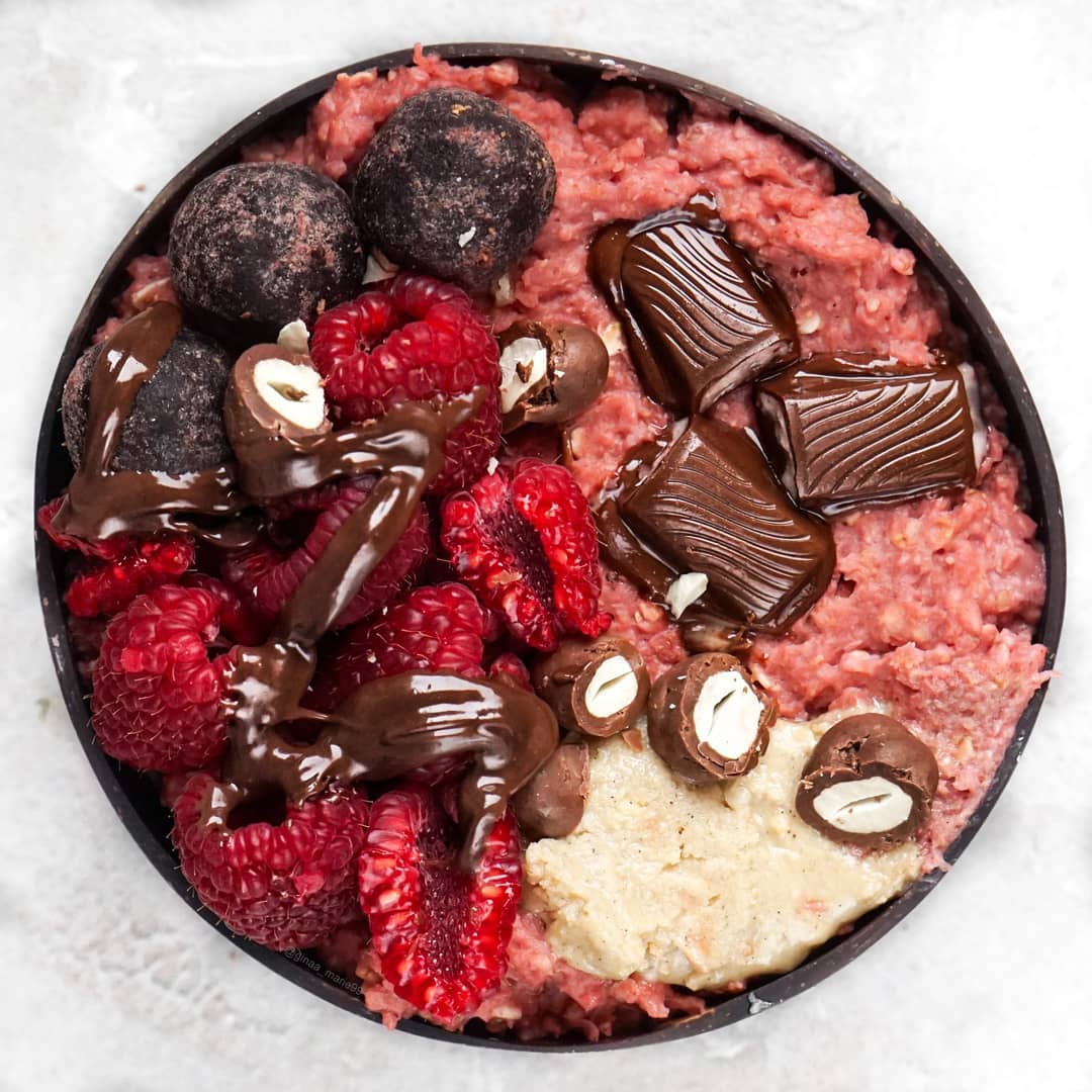 Pink Protein Oats with Beetroot Powder