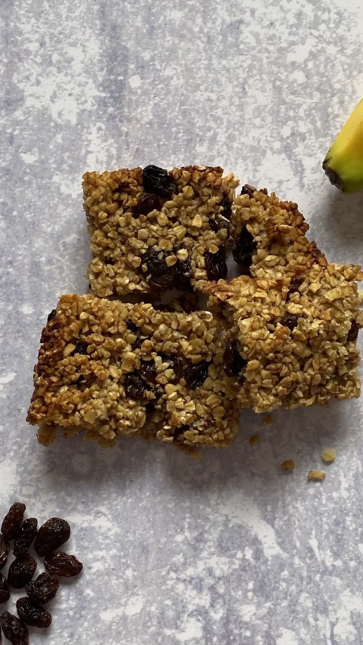 Banana Flapjack with Oats and Fruit