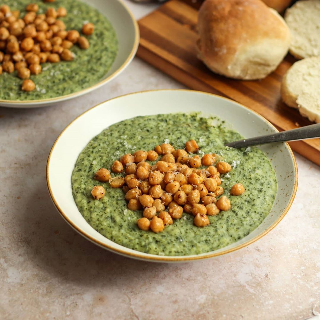 Spinach Potato Soup with Bread Rolls