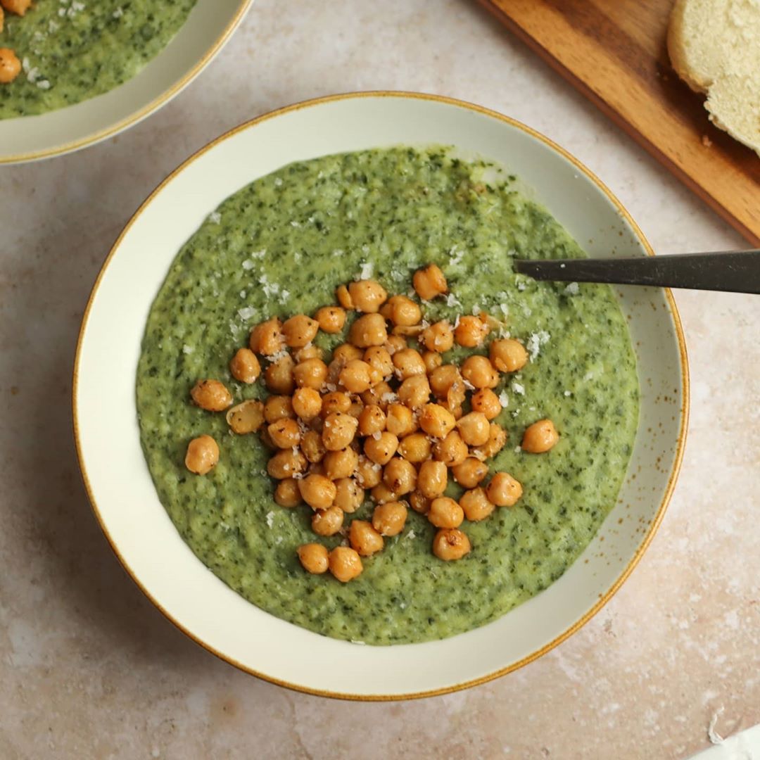 Spinach Potato Soup with Bread Rolls