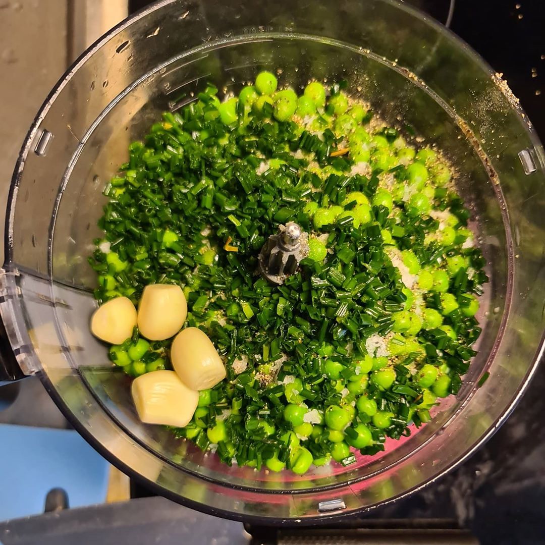 Homemade Chickpea and Green Pea Burgers