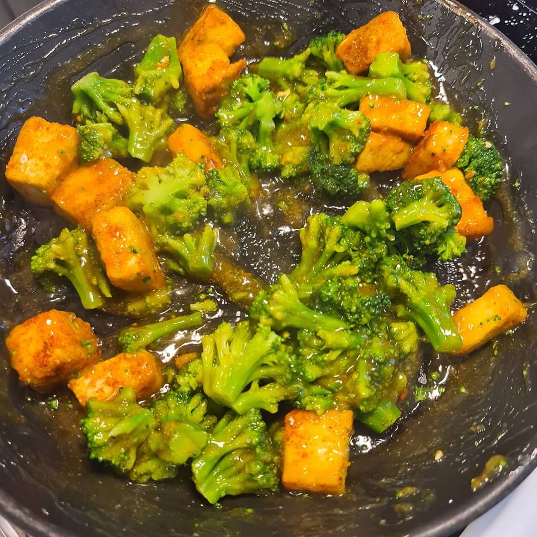 Orange Tofu and Broccoli with Rice Noodles