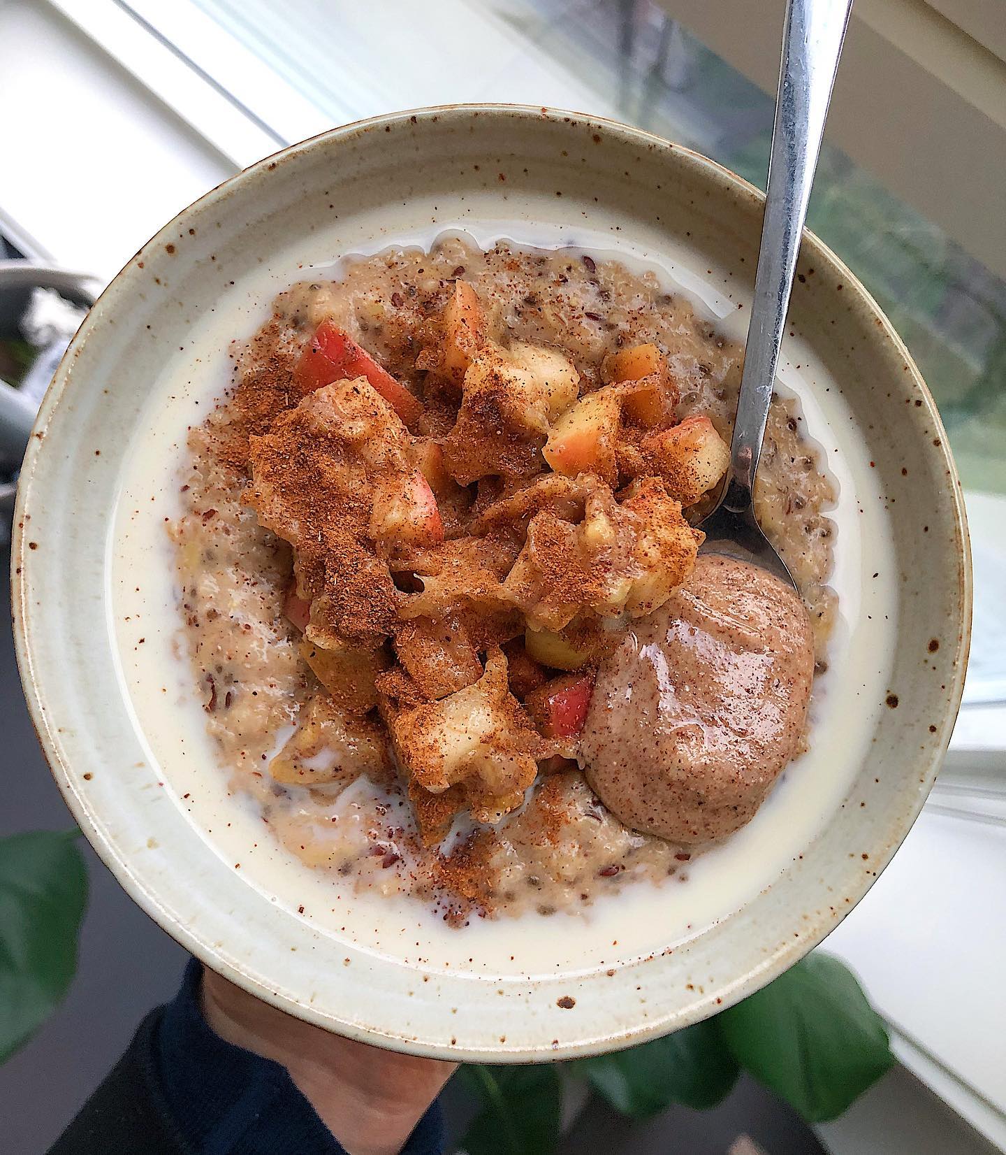 Easy Banana Cinnamon Oats with Toppings