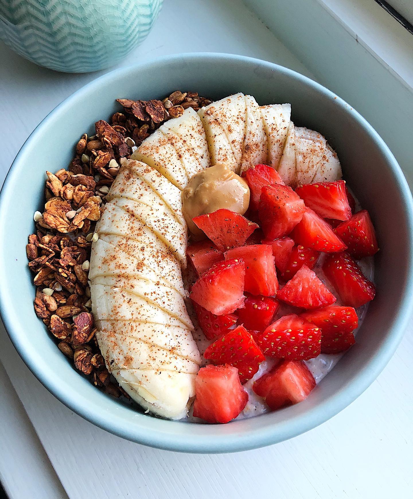Overnight Oats with Strawberries and Granola