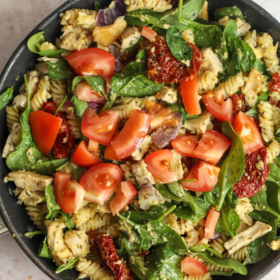 Sundried Tomato-Hummus Pasta