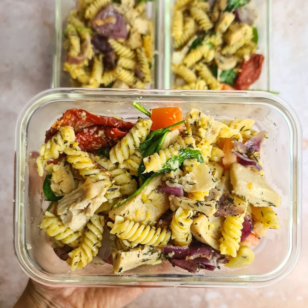 Sundried Tomato-Hummus Pasta