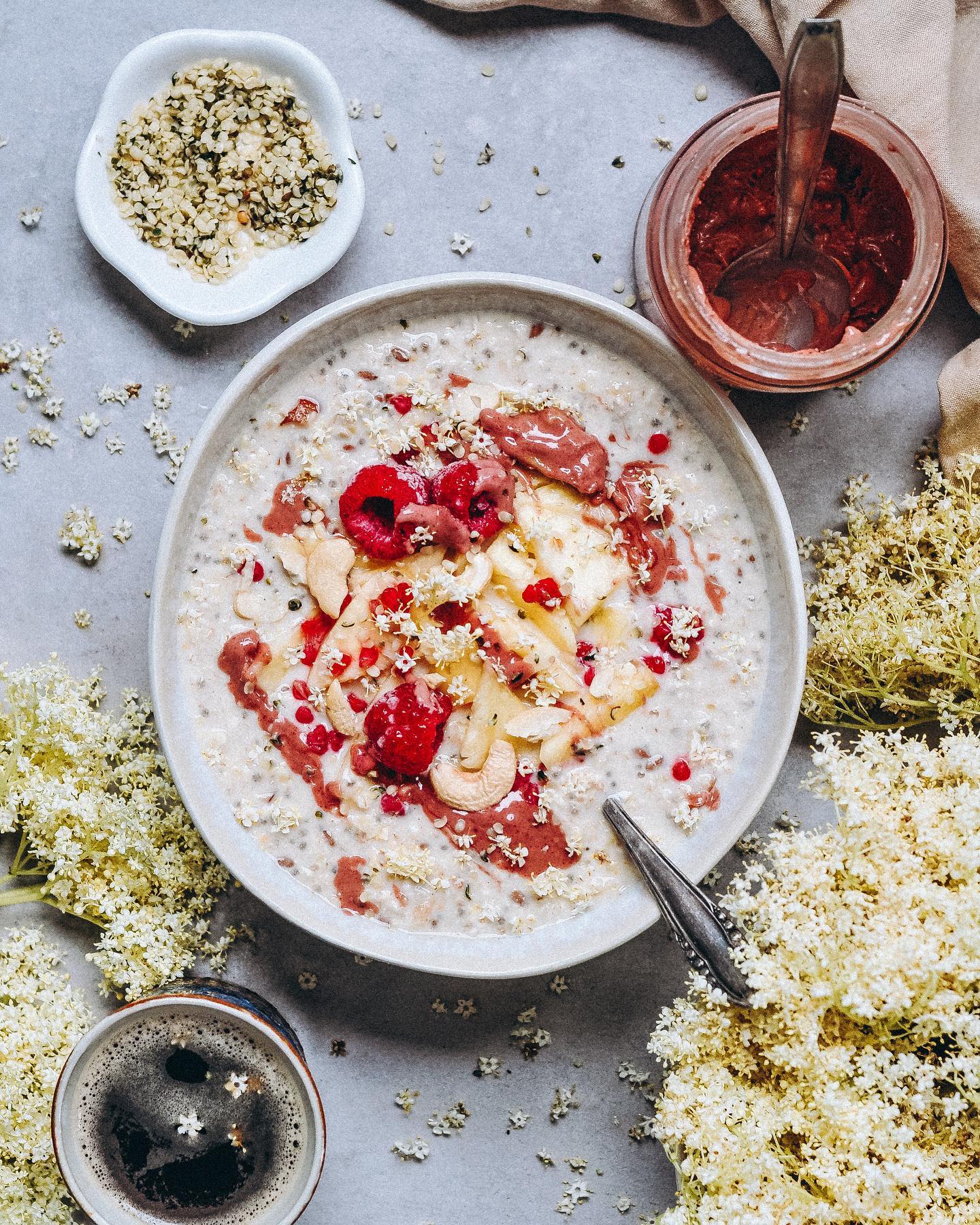 Vegan Chia Apple Overnight Oats