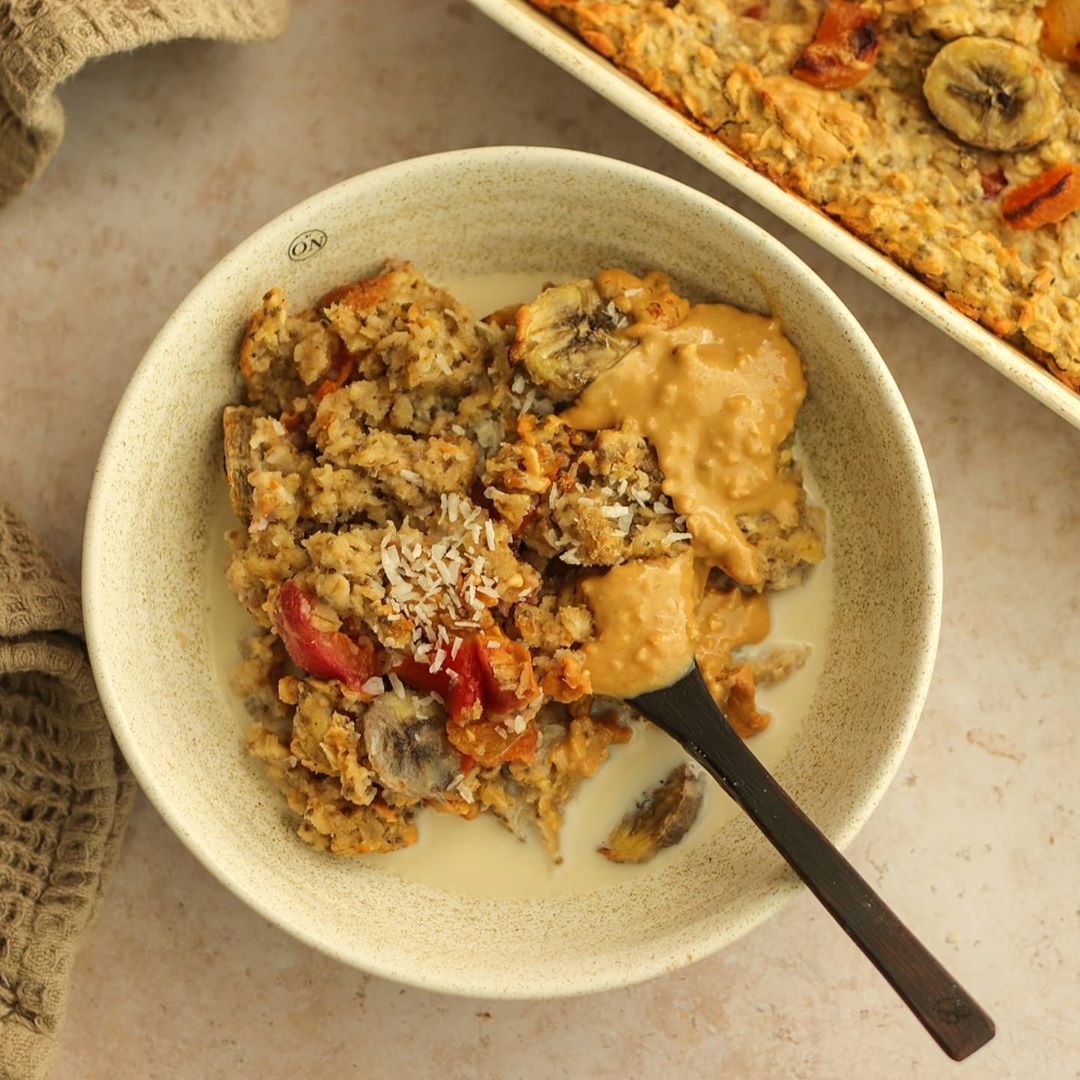 Apricot-Banana Baked Oatmeal