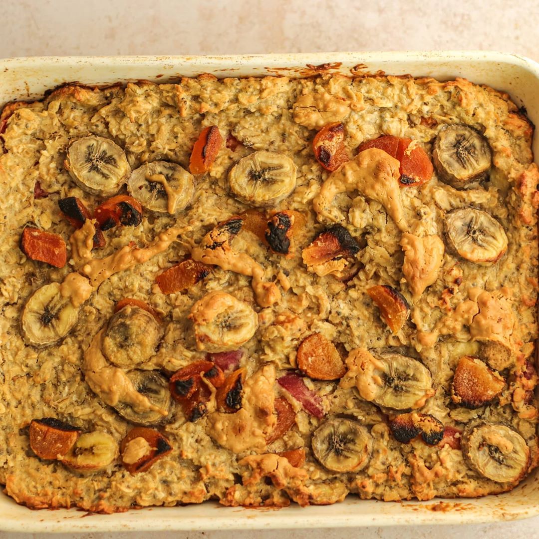 Apricot-Banana Baked Oatmeal