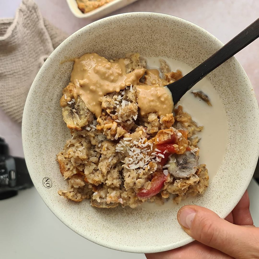 Apricot-Banana Baked Oatmeal