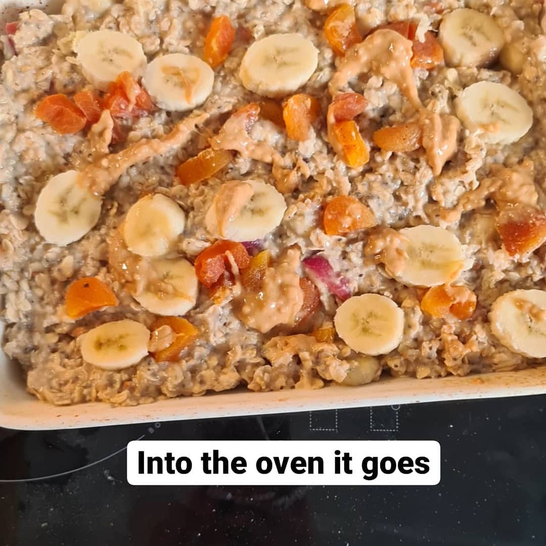 Apricot-Banana Baked Oatmeal