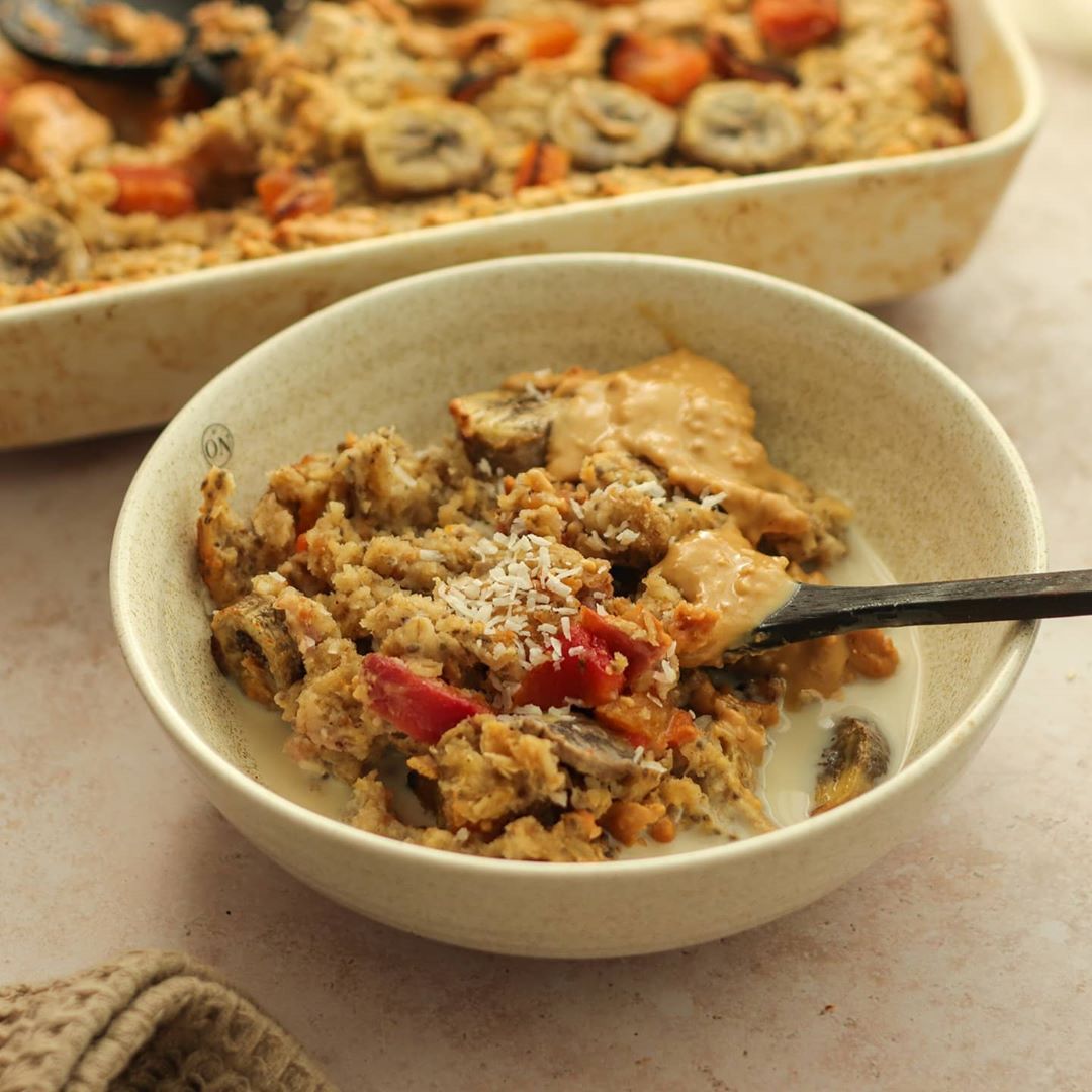 Apricot-Banana Baked Oatmeal