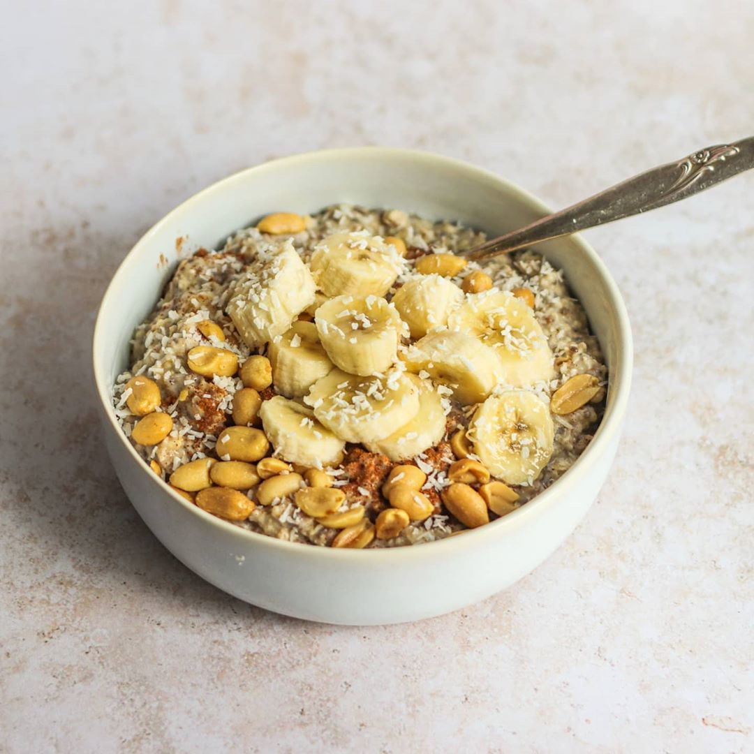 Easy Banana Oatmeal Breakfast with Optional Add-ins