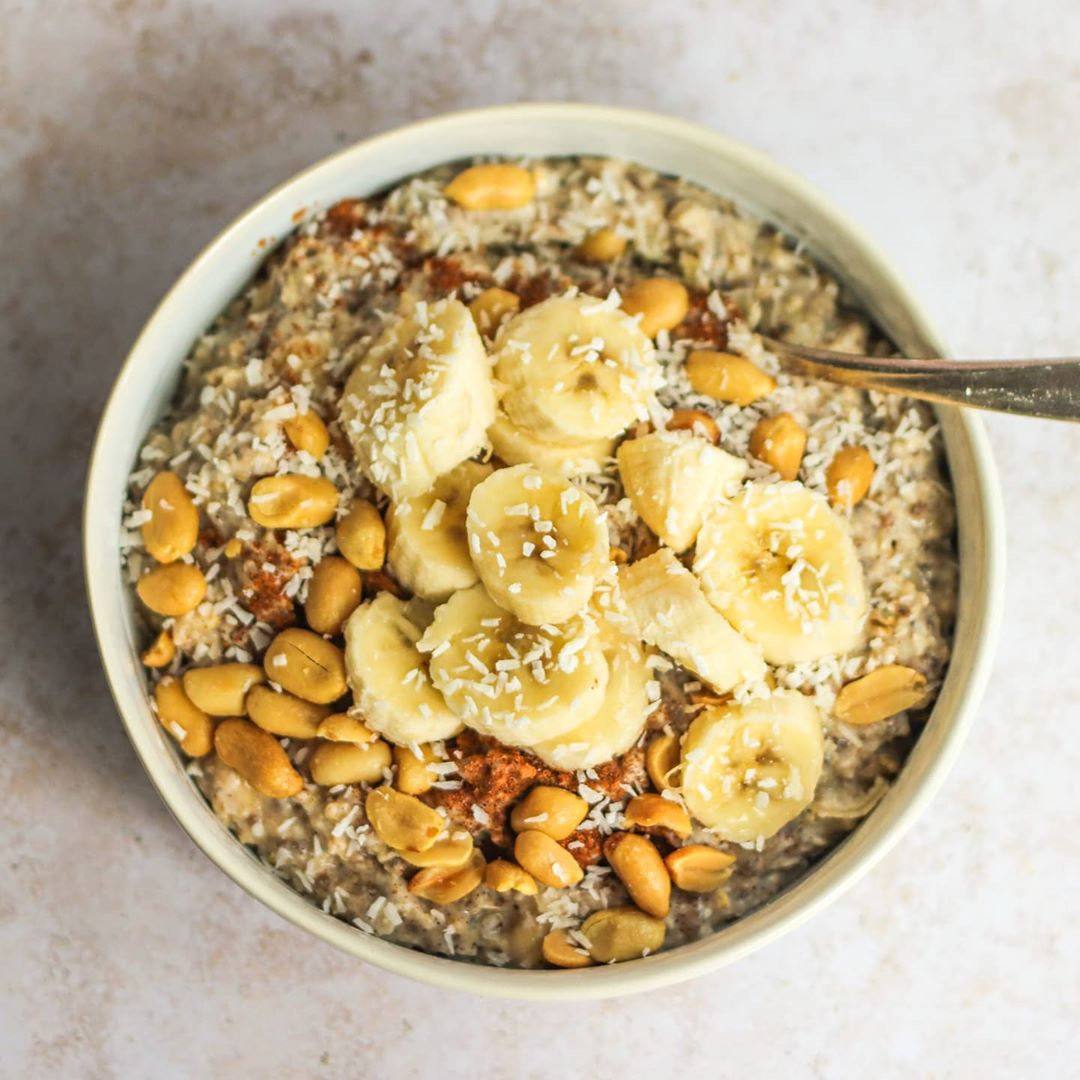 Easy Banana Oatmeal Breakfast with Optional Add-ins