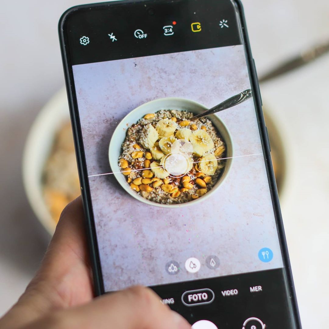 Easy Banana Oatmeal Breakfast with Optional Add-ins