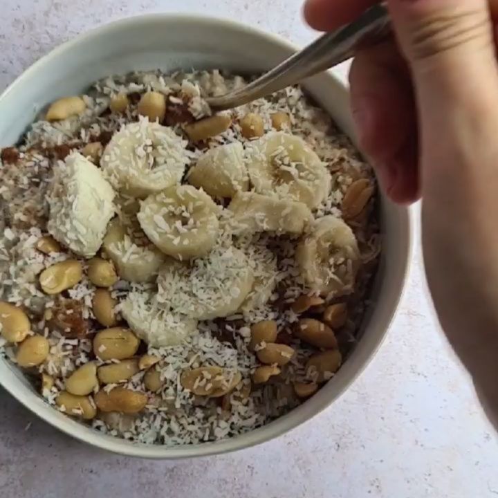 Easy Banana Oatmeal Breakfast with Optional Add-ins