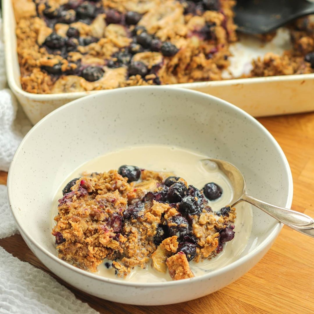 Blueberry Banana Peanut Butter Baked Oatmeal
