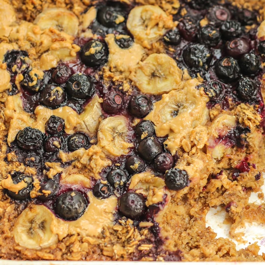 Blueberry Banana Peanut Butter Baked Oatmeal
