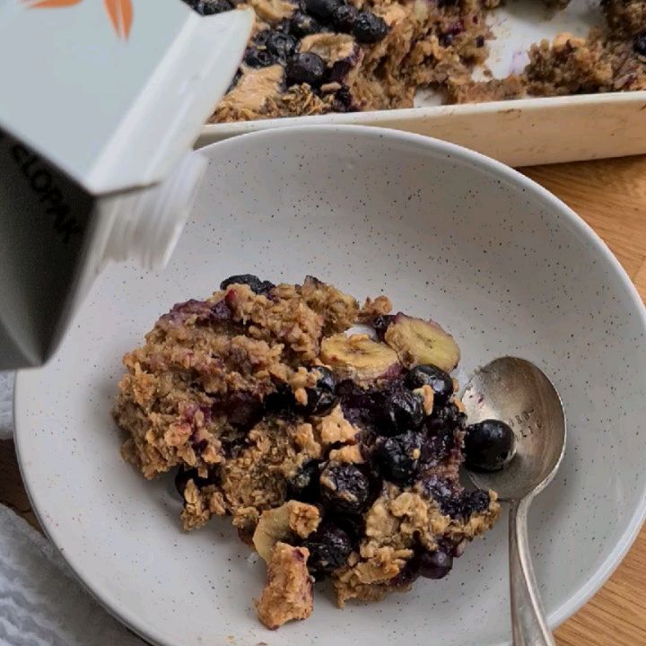 Blueberry Banana Peanut Butter Baked Oatmeal