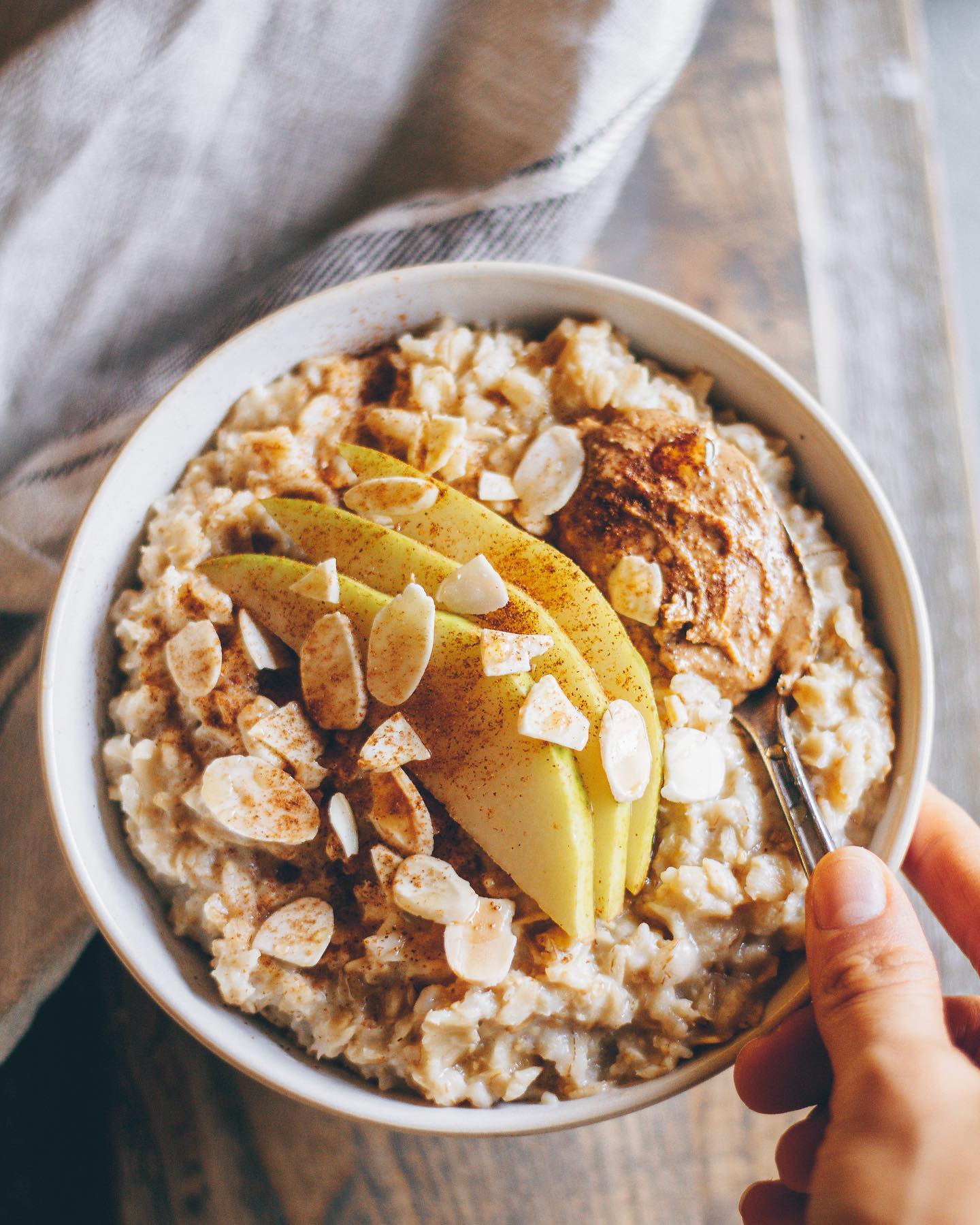 Cozy Oatmeal with Pear and Cinnamon