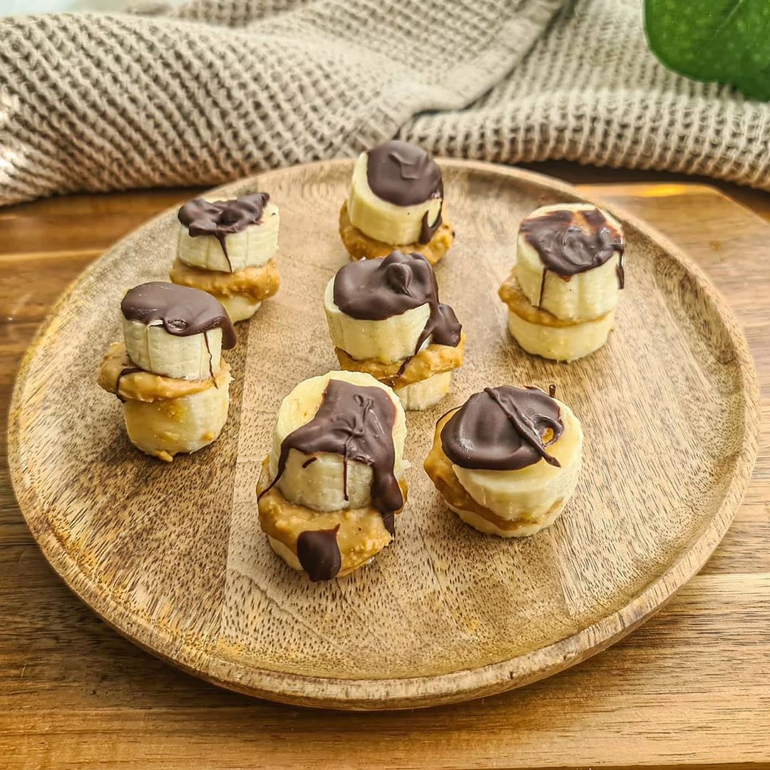 Easy Frozen Banana Peanut Butter Bites