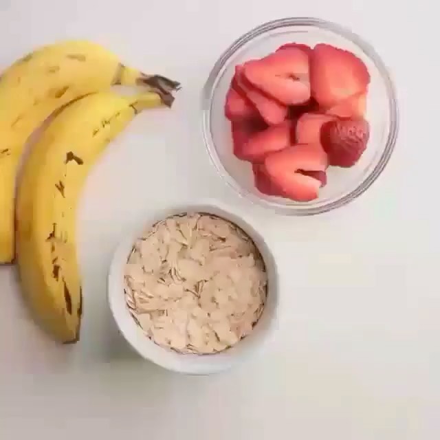 Healthy Vegan Strawberry Pancakes