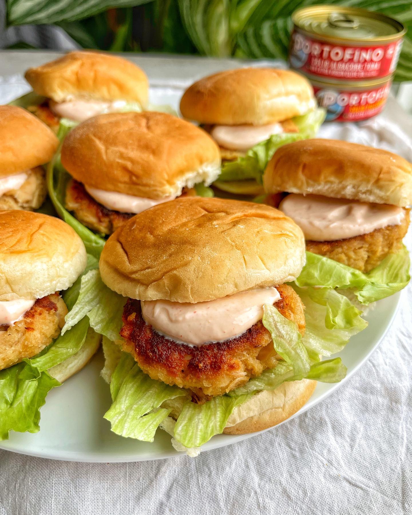 Asian-Inspired Tuna Sliders with Spicy Aioli