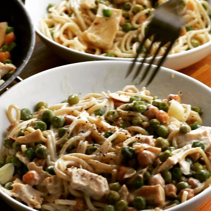 Creamy Vegan Pasta with Chickpeas and Peas